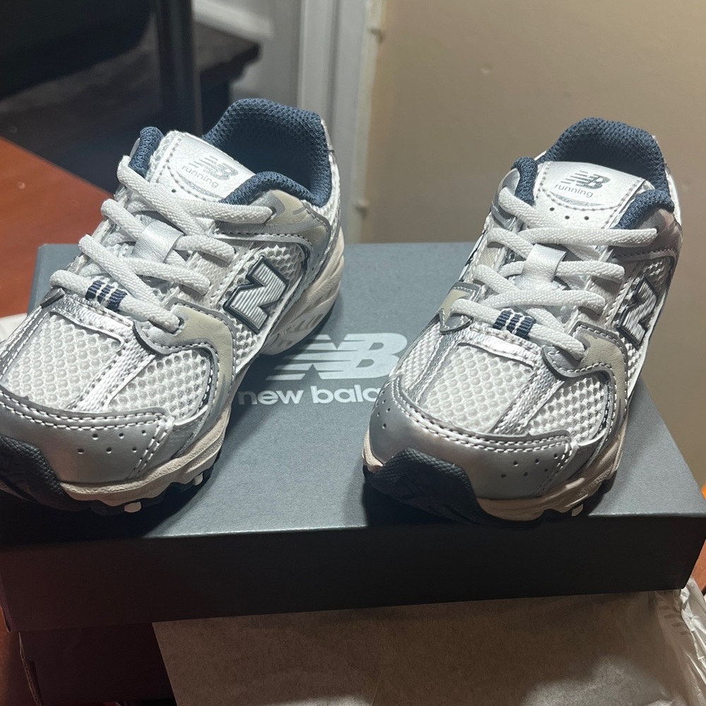 New Balance 530 Bungee in Grey - Picture 2 of 3